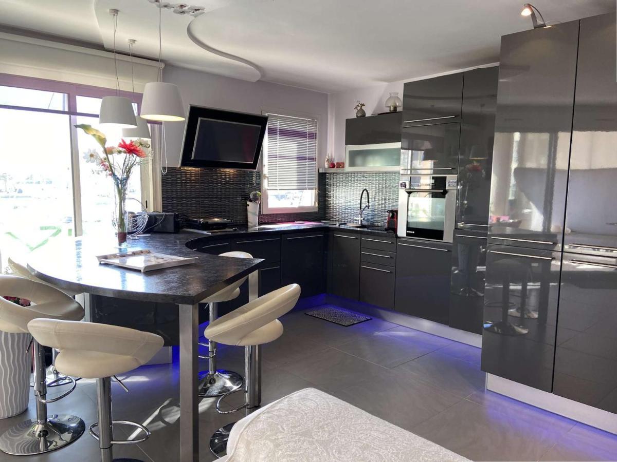 Confortable Appt 2 Pieces Avec Grande Terrasse, Clim, Garage, Proche Et Commerces - Fr-1-226a-165 Appartement Fréjus