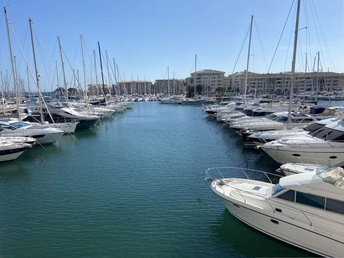 Confortable Appt 2 Pieces Avec Grande Terrasse, Clim, Garage, Proche Et Commerces - Fr-1-226a-165 Fréjus